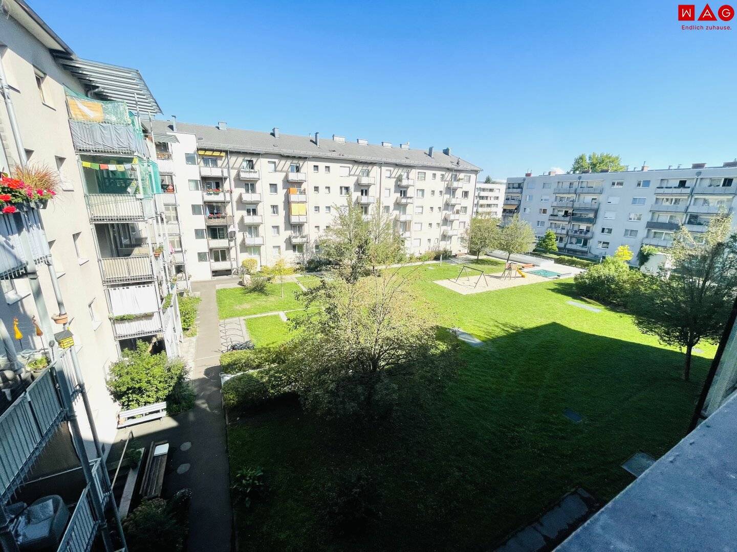 2-room apartment with feel-good potential Top location thanks to optimal infrastructure and transport connections Commission free
