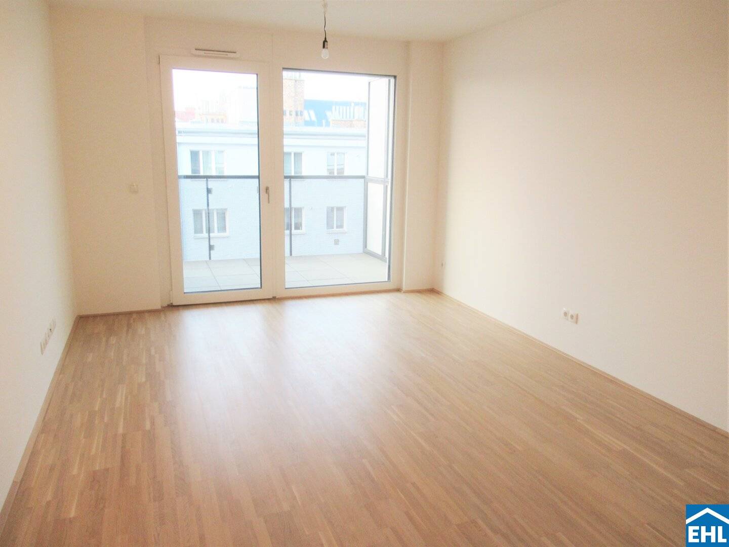 Spacious 2 room apartment with outdoor area at U4 Meidling Hauptstraße