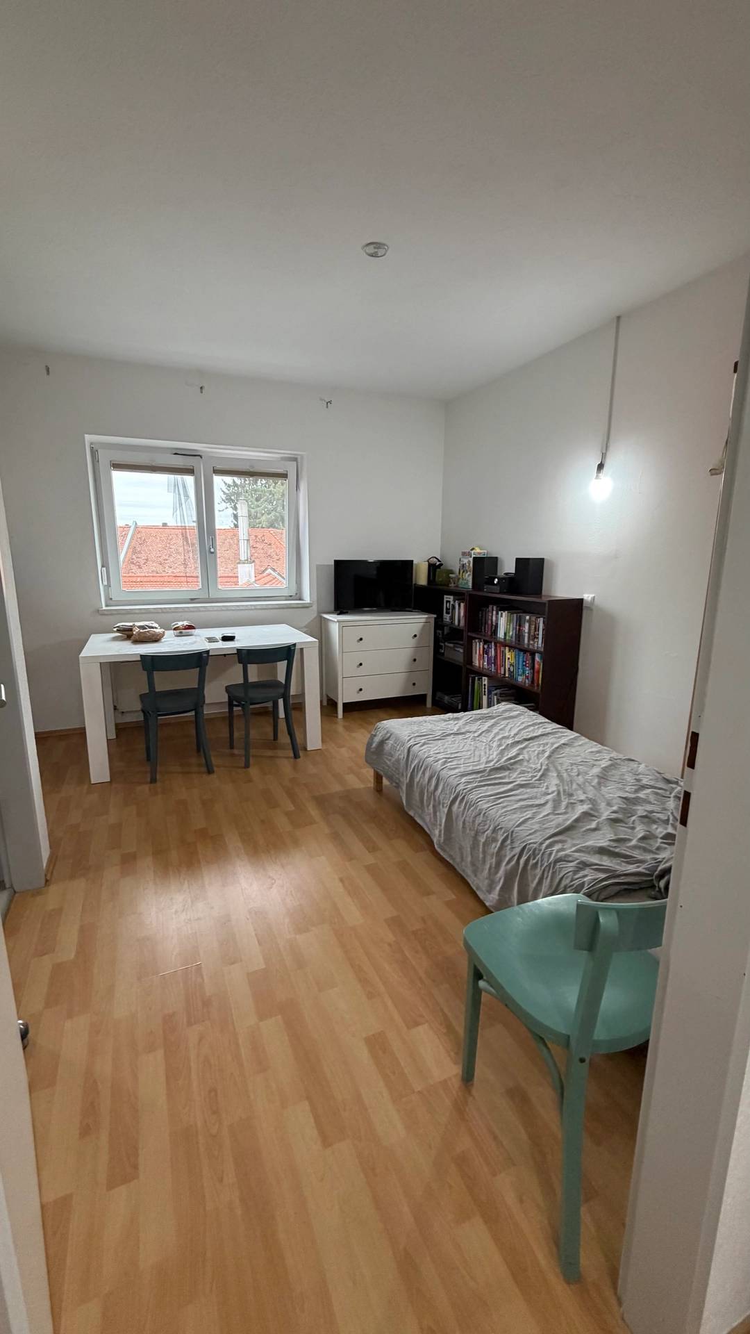 Bright apartment with fitted kitchen centrally in a quiet market town