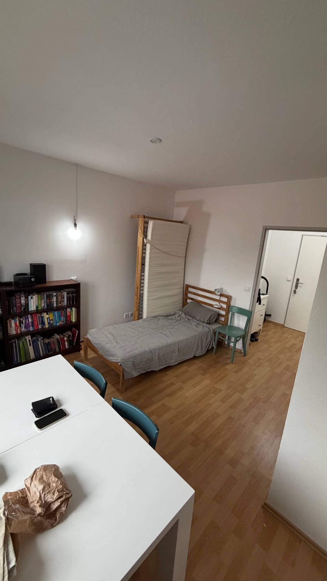 Bright apartment with fitted kitchen centrally in a quiet market town