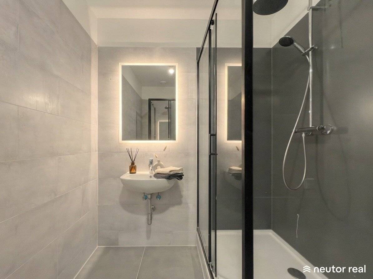 Partial renovation Quiet 3-room apartment Courtyard location Practical floor plan Near U2