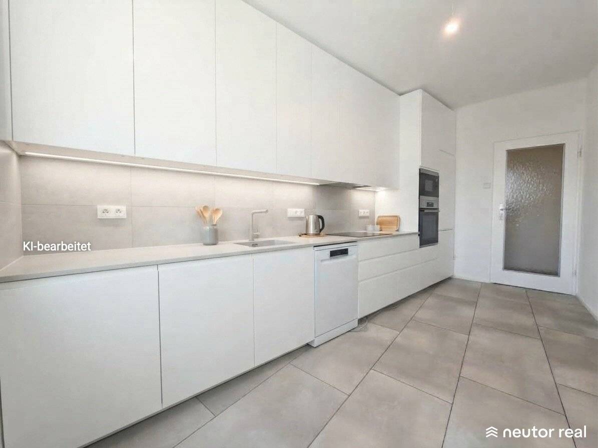 Partial renovation Quiet 3-room apartment Courtyard location Practical floor plan Near U2