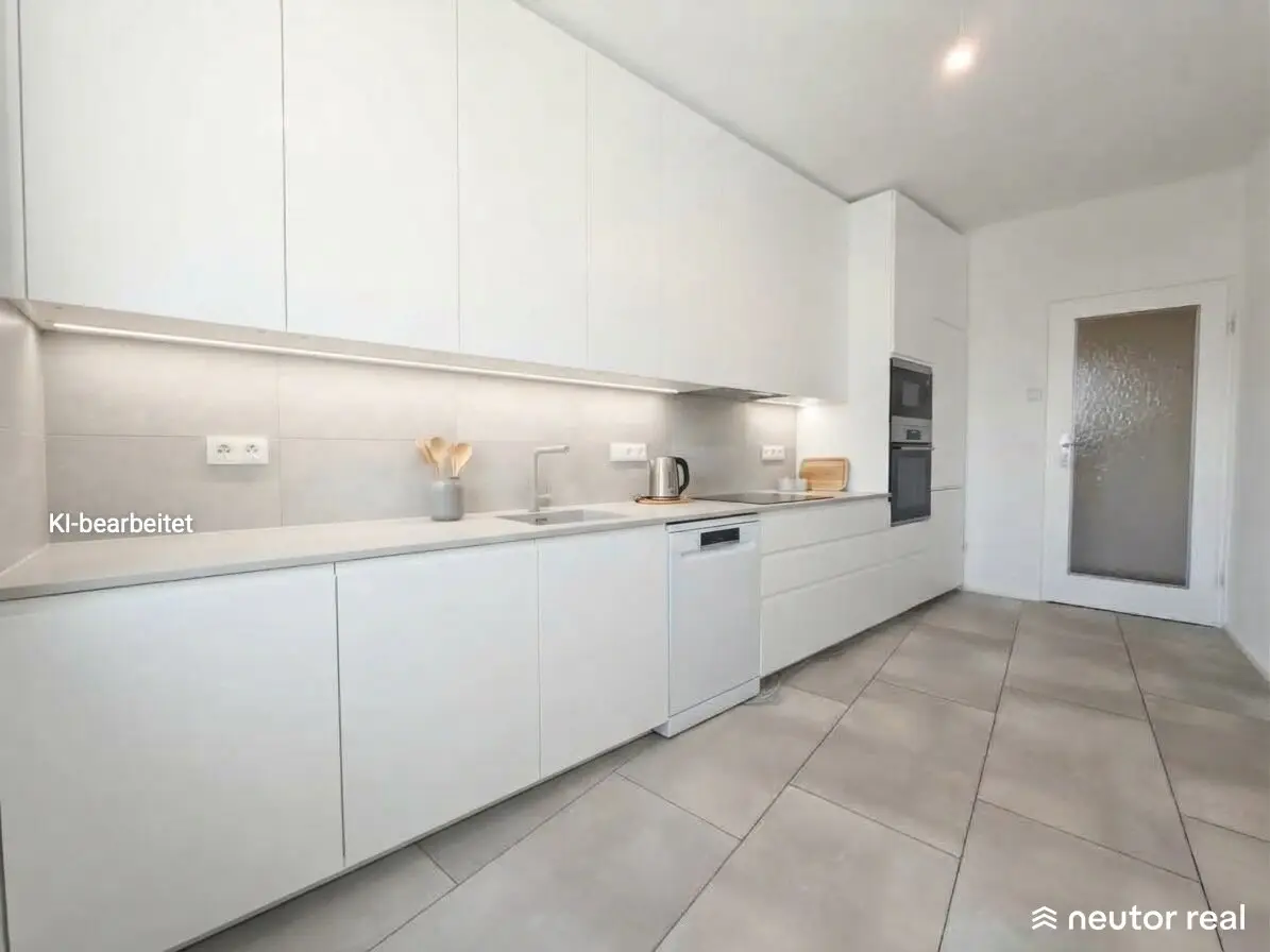 Partial renovation Quiet 3-room apartment Courtyard location Practical floor plan Near U2