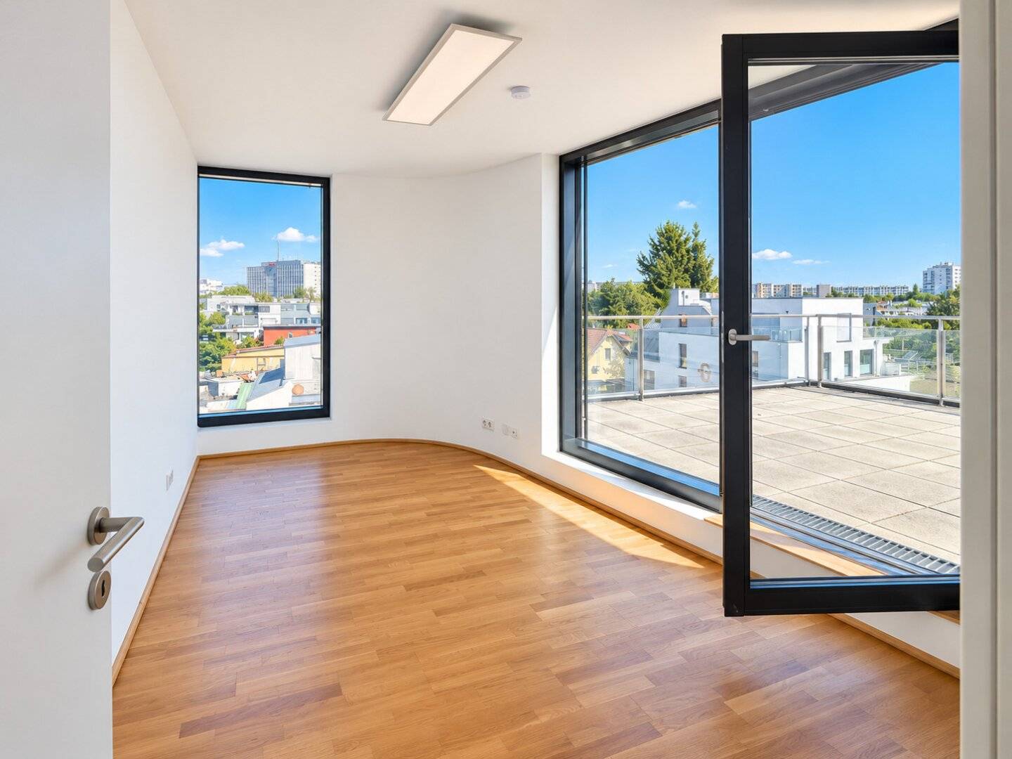 Exclusive 3-room attic apartment with generous terrace and distant view
