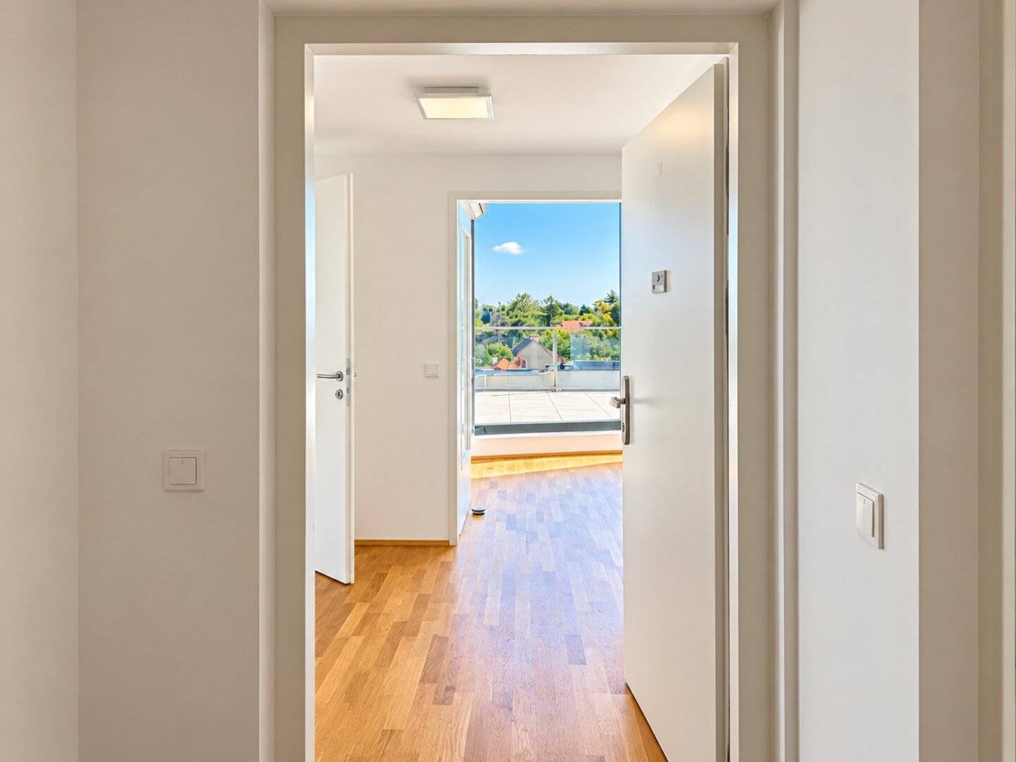 Exclusive 3-room attic apartment with generous terrace and distant view