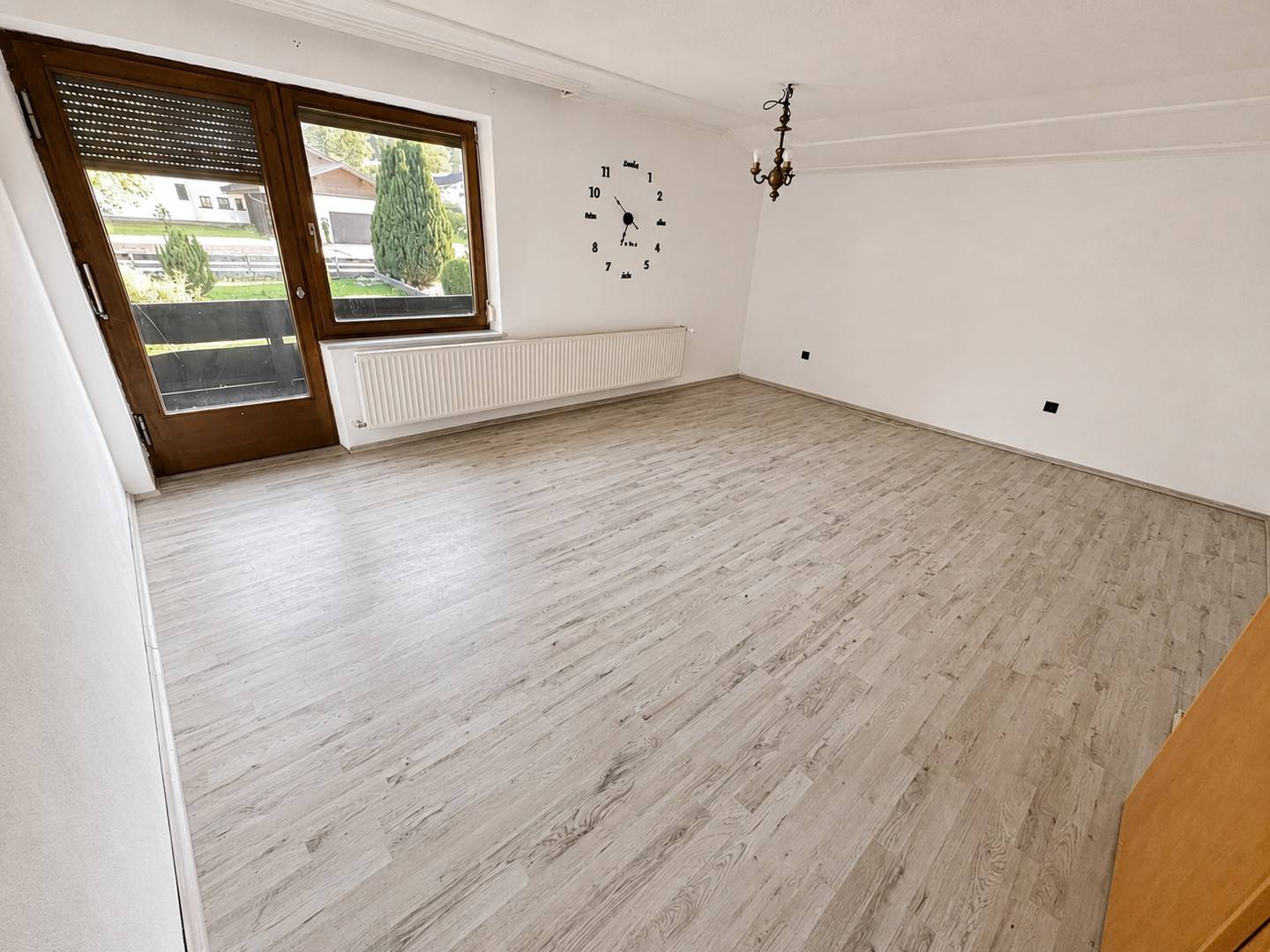 Bright apartment with large balcony and garden