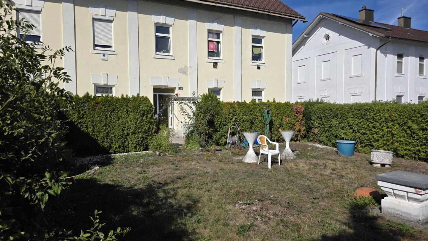 Ground floor apartment with garden and wooden shed