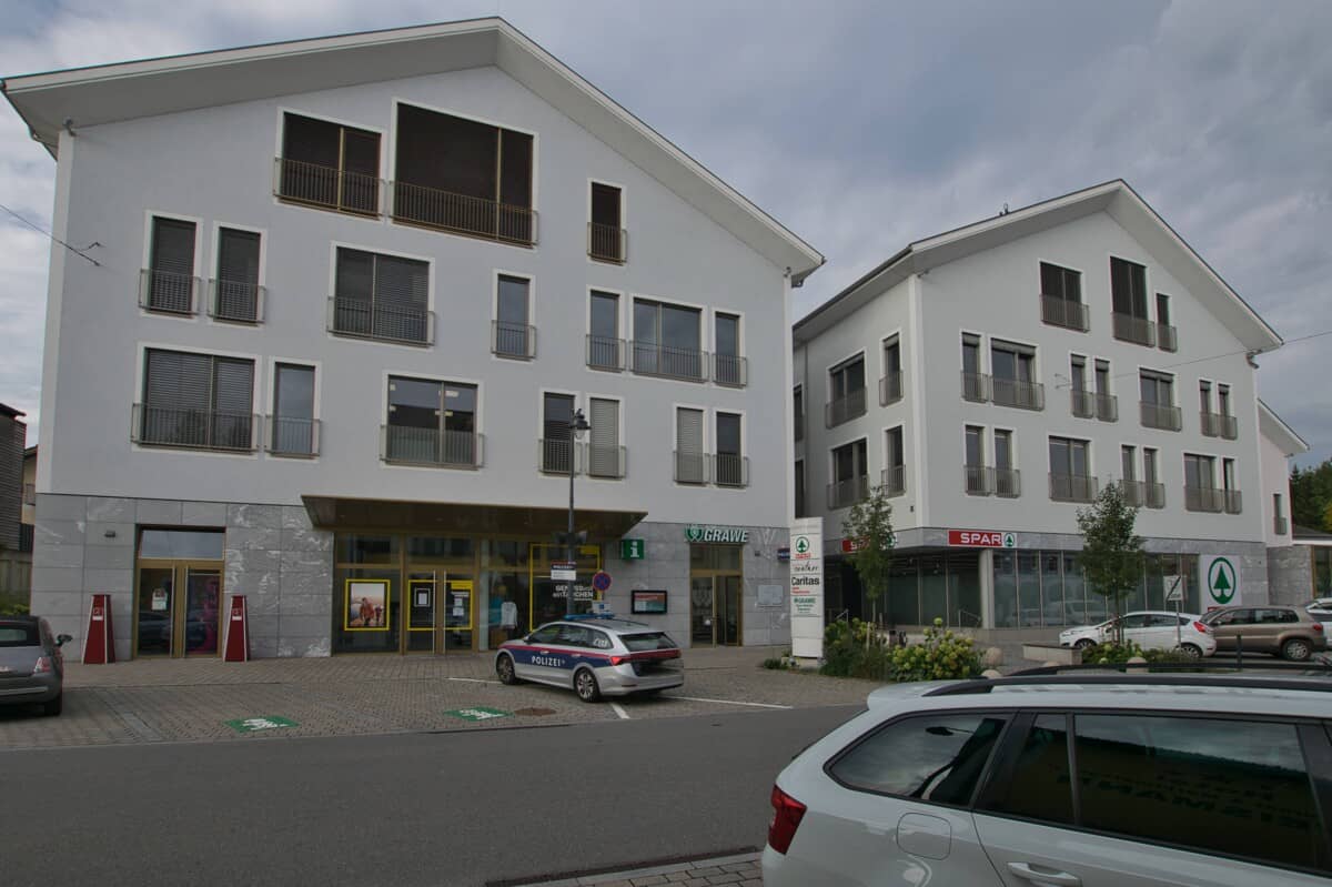 Bright apartment with large balcony near Attersee