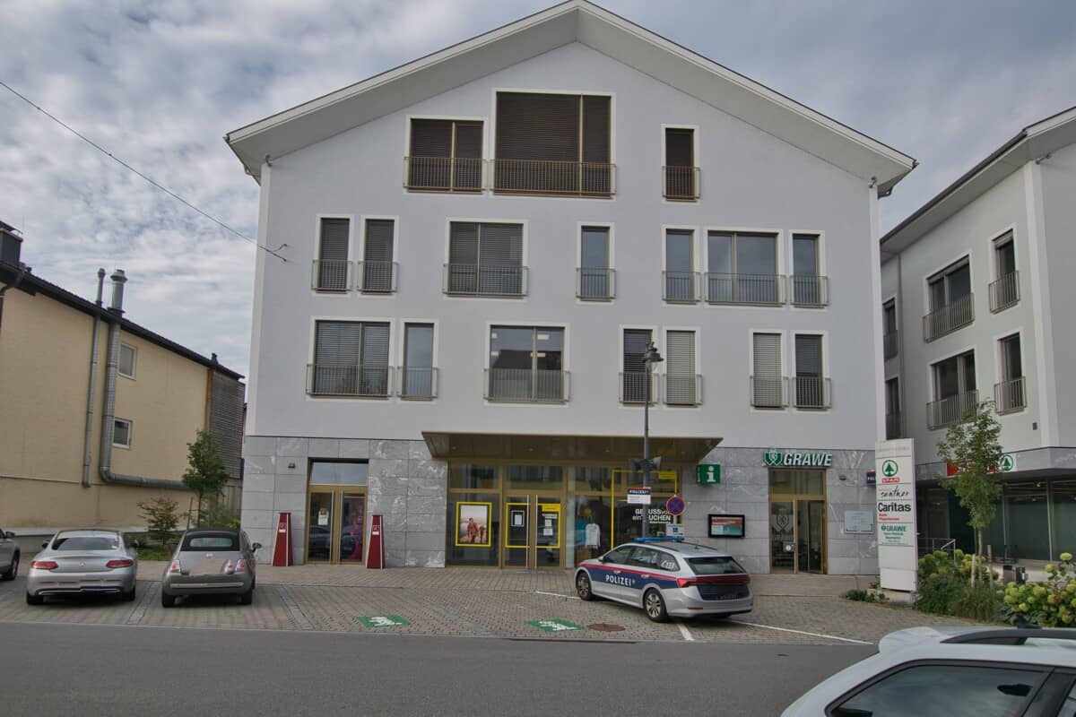 Bright apartment with large balcony near Attersee