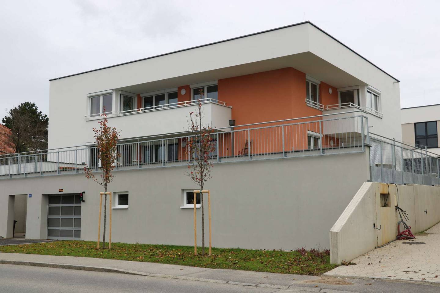 Like new apartment with private garden and terrace