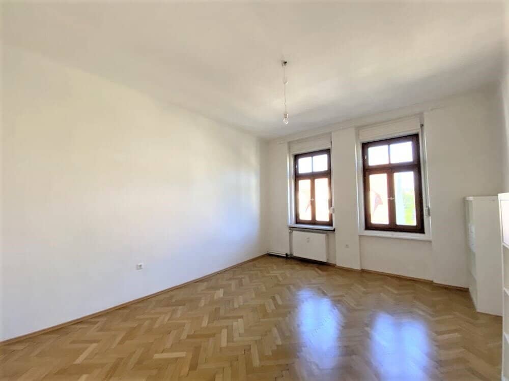 COMMISSION-FREE - Beautiful flatshare-suitable 4-room old building apartment with separate kitchen and balcony in prime location, near TU Graz – suitable for 4-person flatshare