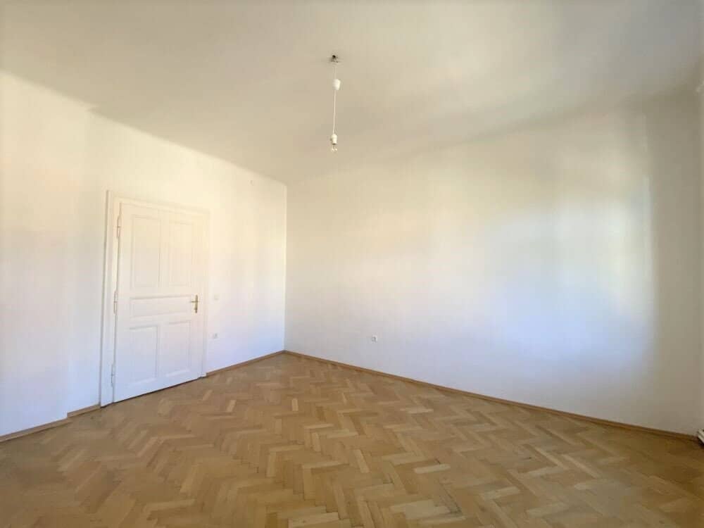 COMMISSION-FREE - Beautiful flatshare-suitable 4-room old building apartment with separate kitchen and balcony in prime location, near TU Graz – suitable for 4-person flatshare