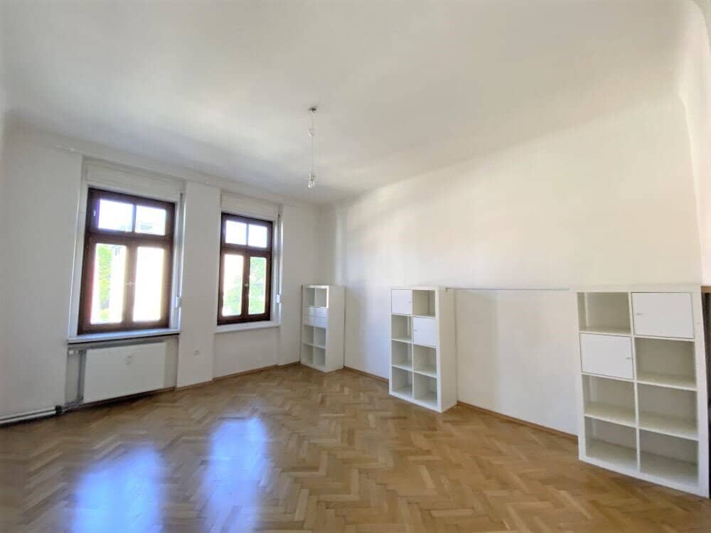COMMISSION-FREE - Beautiful flatshare-suitable 4-room old building apartment with separate kitchen and balcony in prime location, near TU Graz – suitable for 4-person flatshare