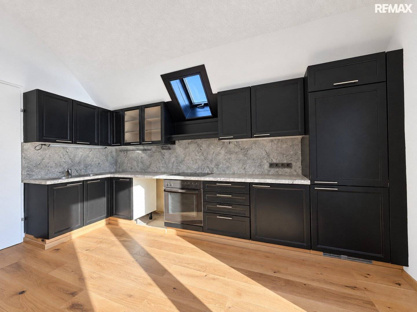 Renoviertes Einfamilienhaus in Gloggnitz – Ihr neues Zuhause mit Garten und Garage!