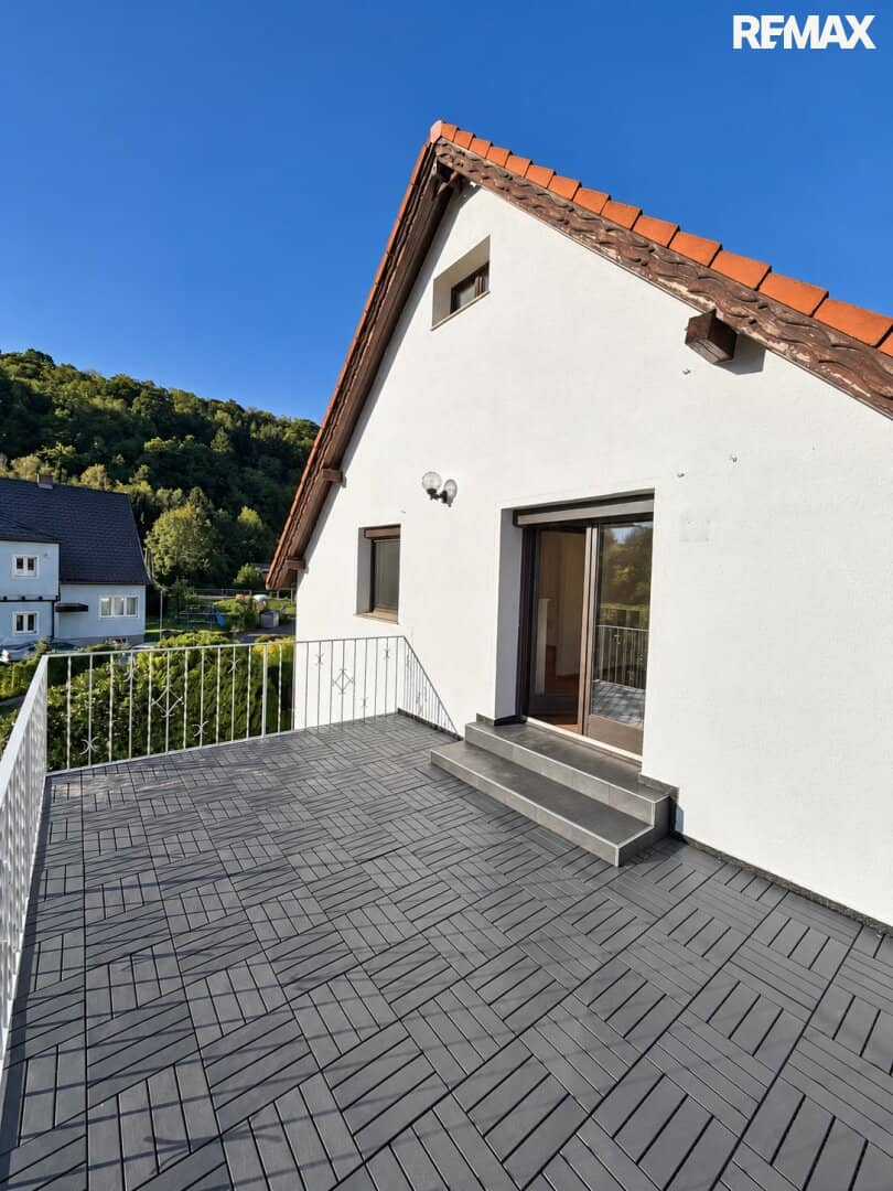 Renoviertes Einfamilienhaus in Gloggnitz – Ihr neues Zuhause mit Garten und Garage!