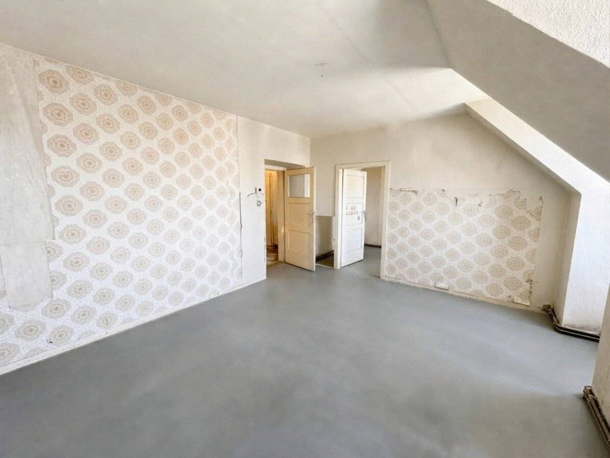 PROVISIONSFREI! Gemütliche Dachgeschosswohnung wartet auf Ihre persönliche Handschrift!