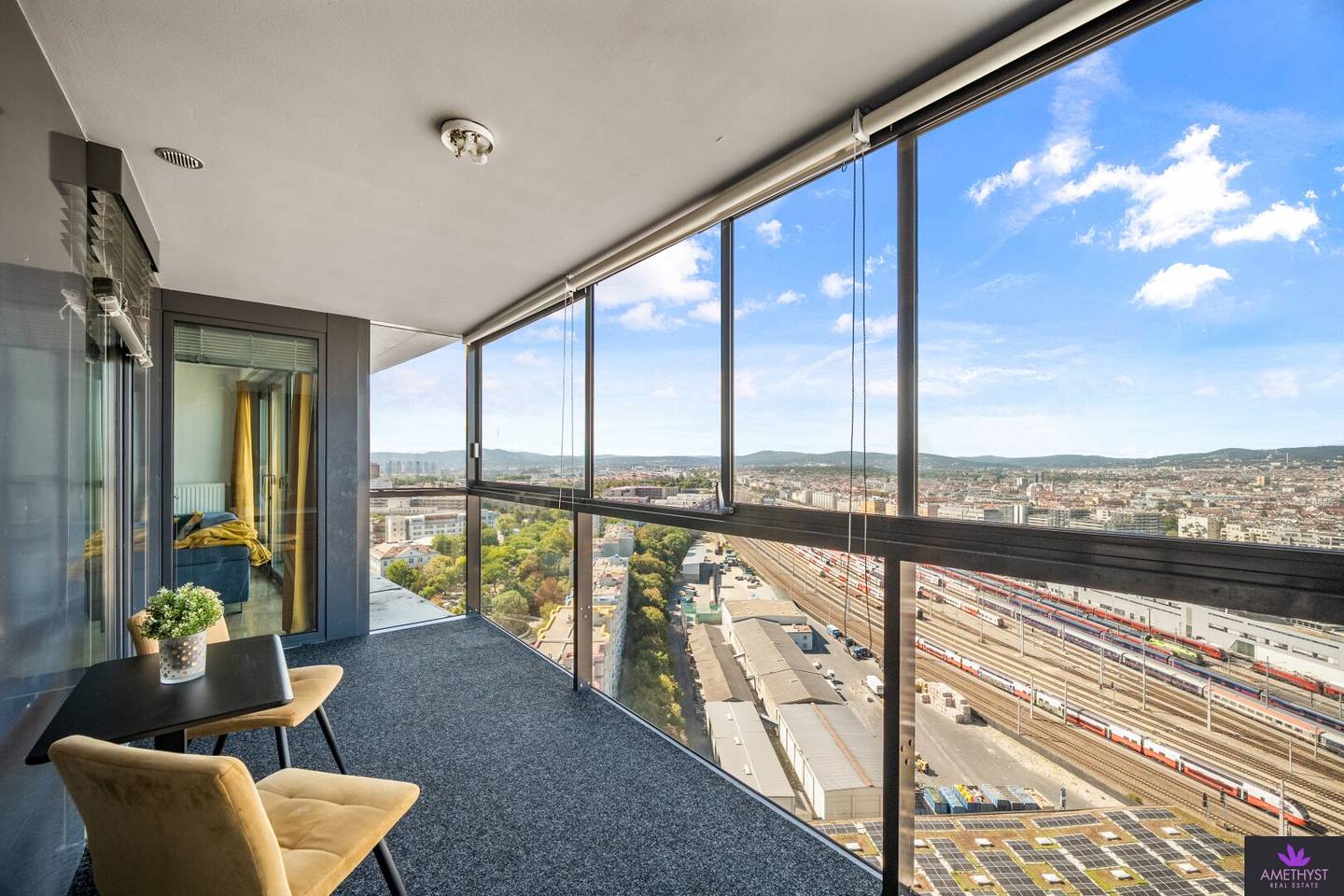 Kosmopolitisches Lebensgefühl über den Dächern Wiens – 3 Zimmer im 20. Stock mit Panorama-Loggia &amp; „Stadt in der Stadt“-Lebensqualität