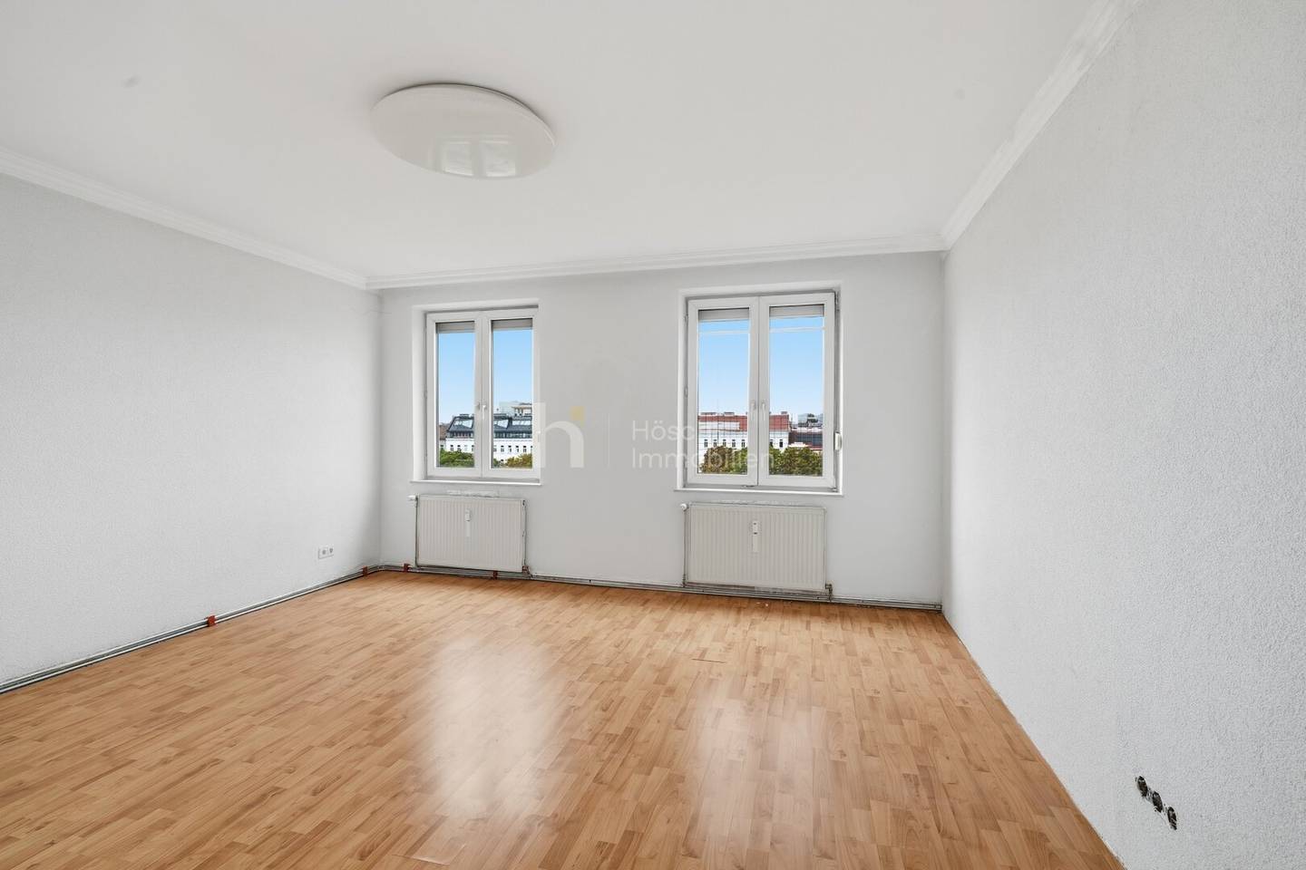 Über den Dächern: 3 Zimmer mit Balkon am Allerheiligenplatz