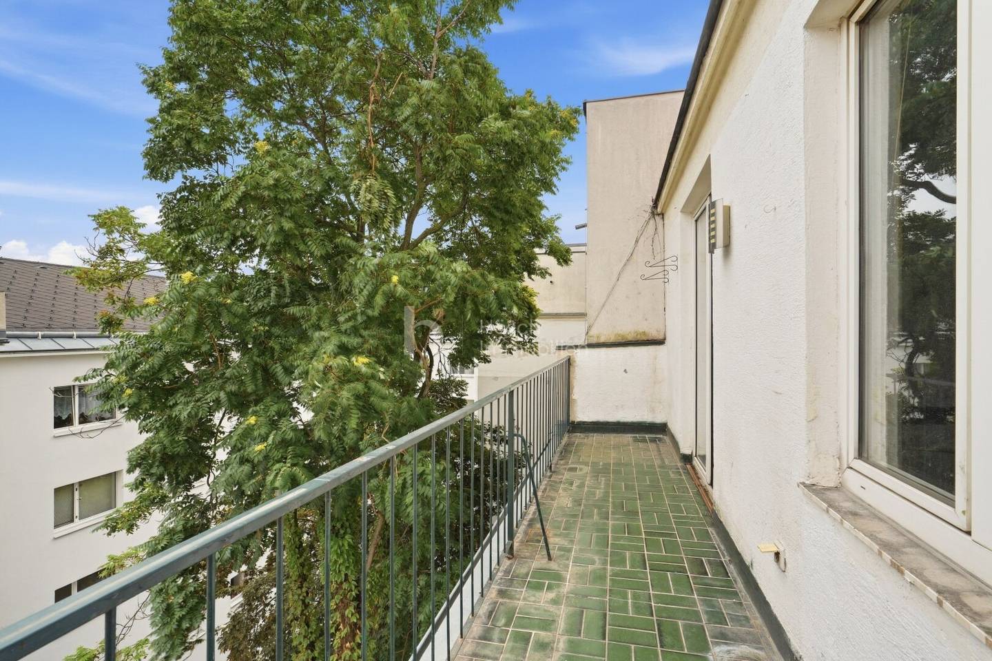 Über den Dächern: 3 Zimmer mit Balkon am Allerheiligenplatz