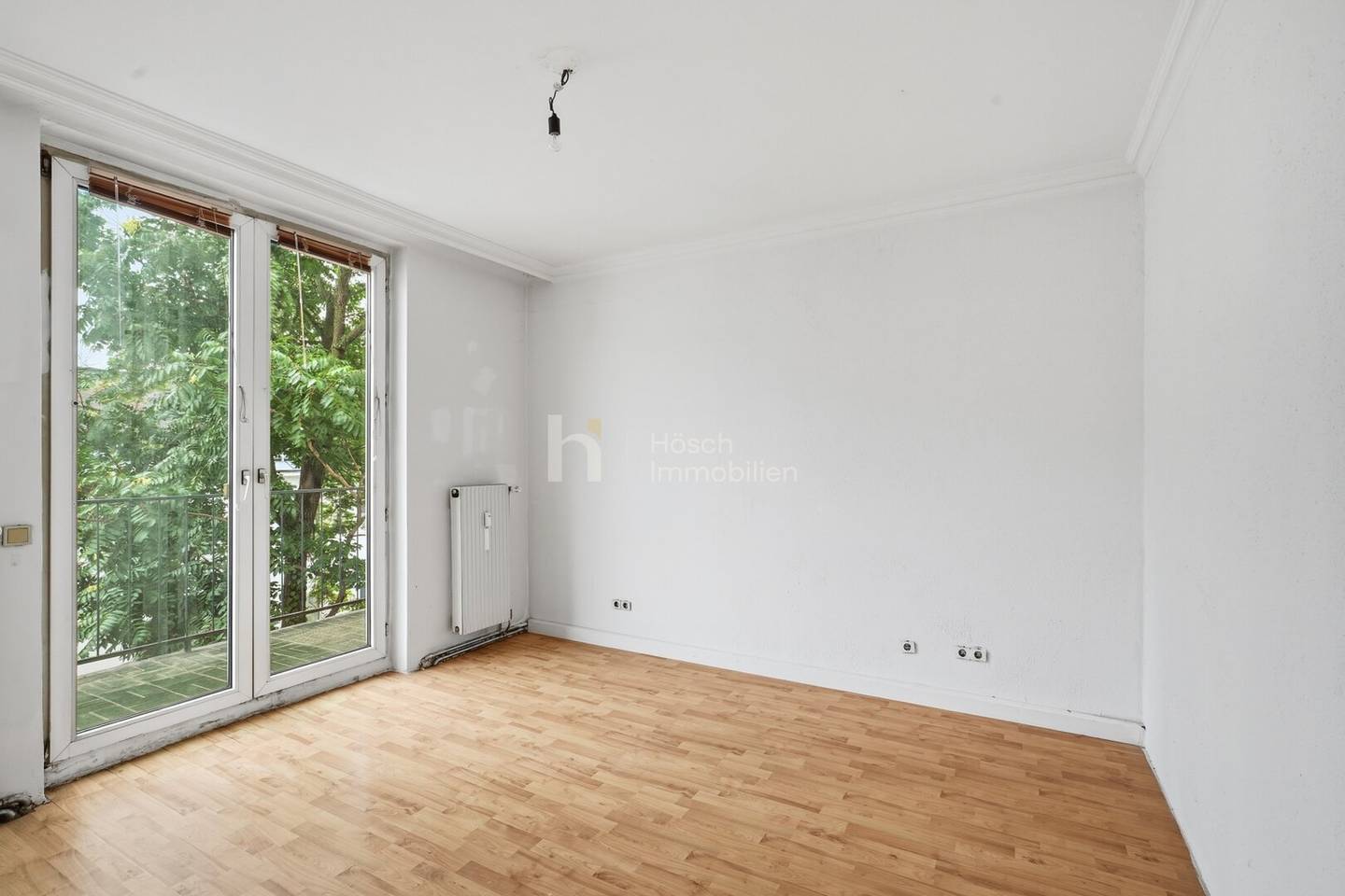 Über den Dächern: 3 Zimmer mit Balkon am Allerheiligenplatz