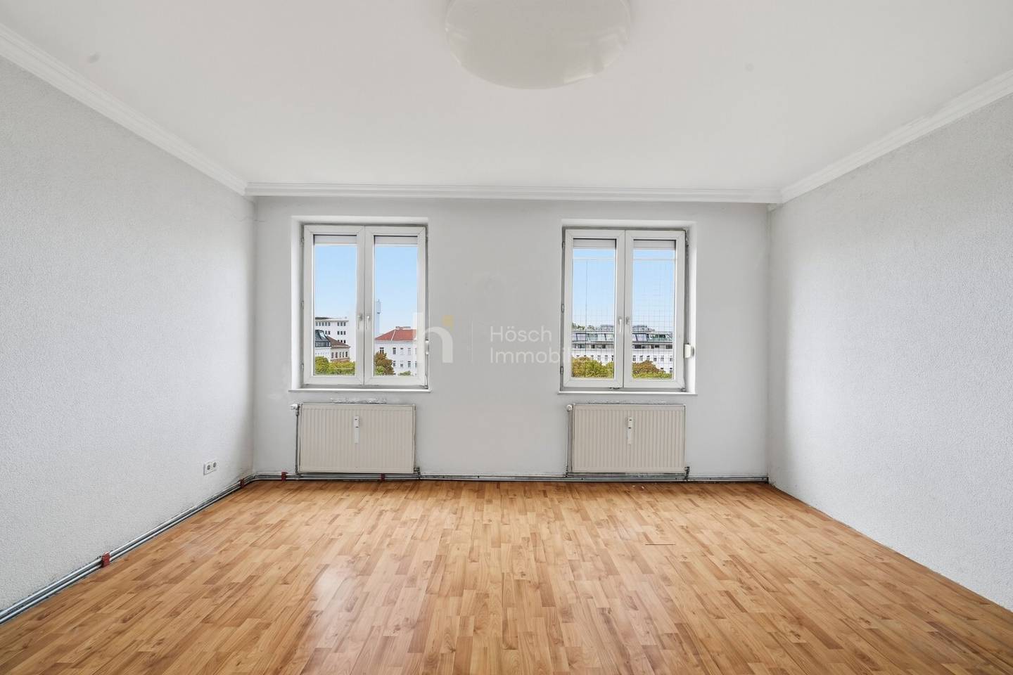 Über den Dächern: 3 Zimmer mit Balkon am Allerheiligenplatz