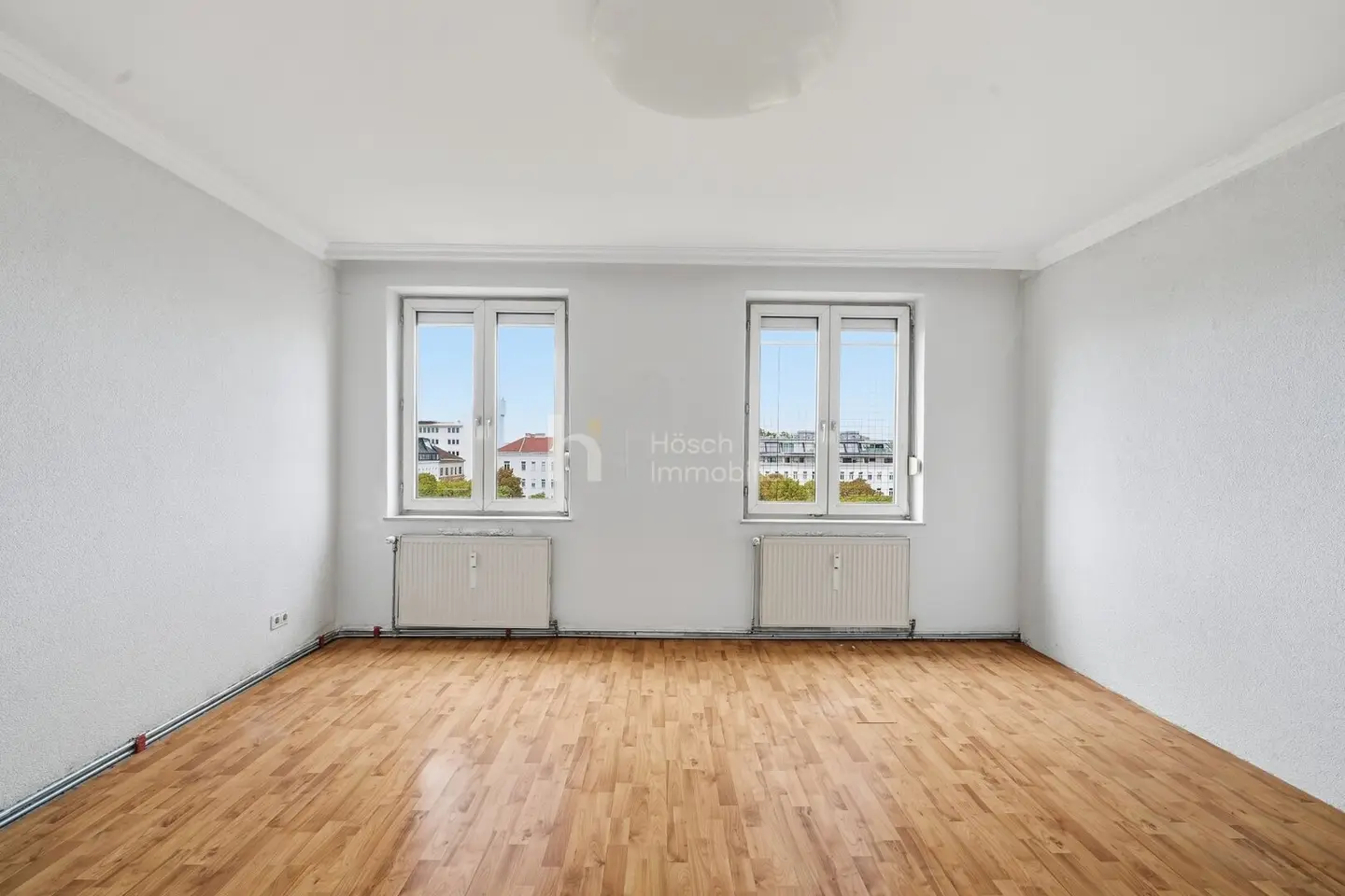 Above the roofs: 3 rooms with balcony at Allerheiligenplatz