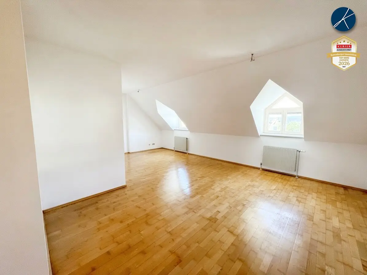 Spacious Top-Floor Apartment in PRIME LOCATION