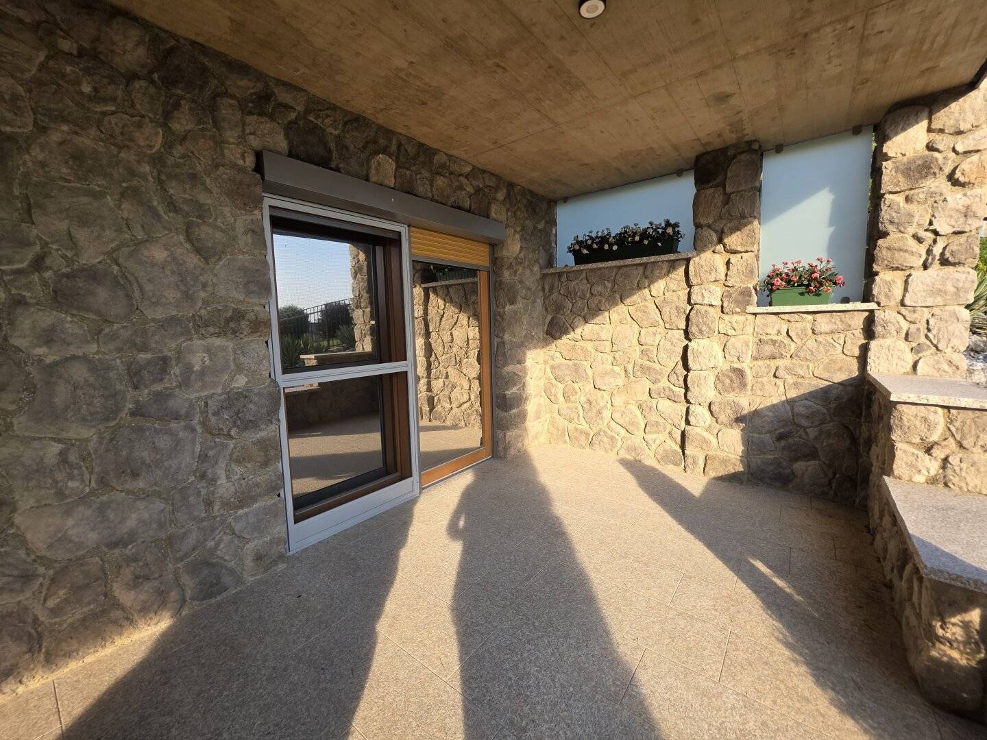 Exklusives kanadisches Zedernholzhaus in einzigartiger Aussichtslage