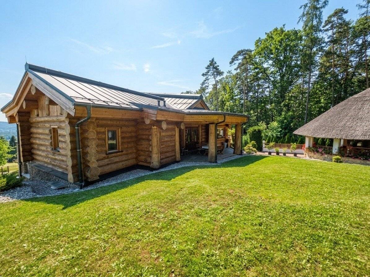 Exklusives kanadisches Zedernholzhaus in einzigartiger Aussichtslage