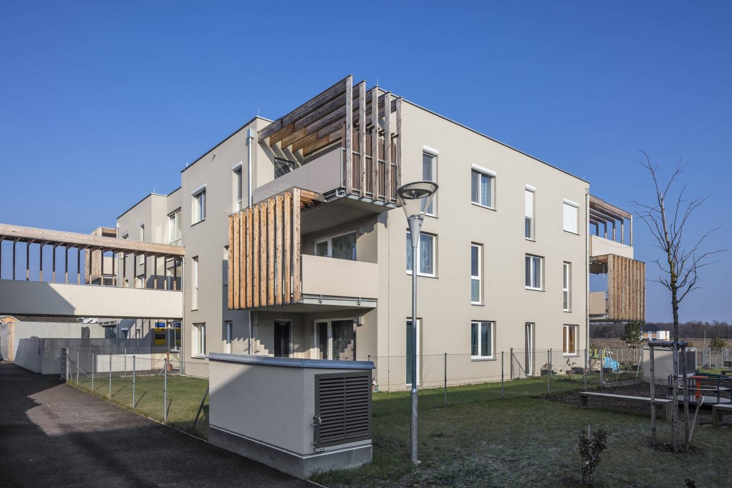Spacious 3-room apartment with sunny balcony and modern open-plan kitchen