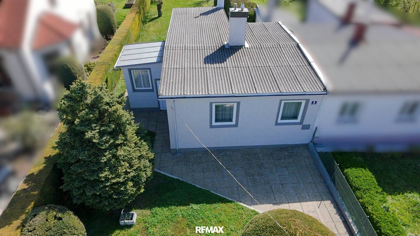 Building plot with existing holiday home - attractive new development potential in pleasant location