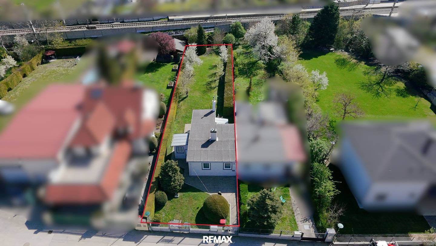 Building plot with existing holiday home - attractive new development potential in pleasant location