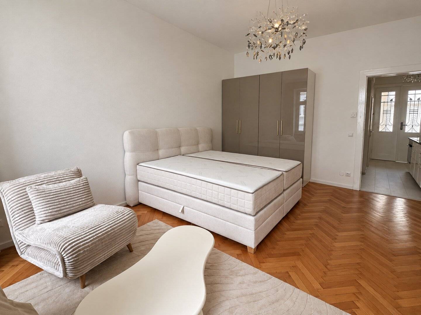 3 sanierte Altbauwohnungen in Döbling | 30–44 m² | einzeln ab € 179.000, vollmöbliert