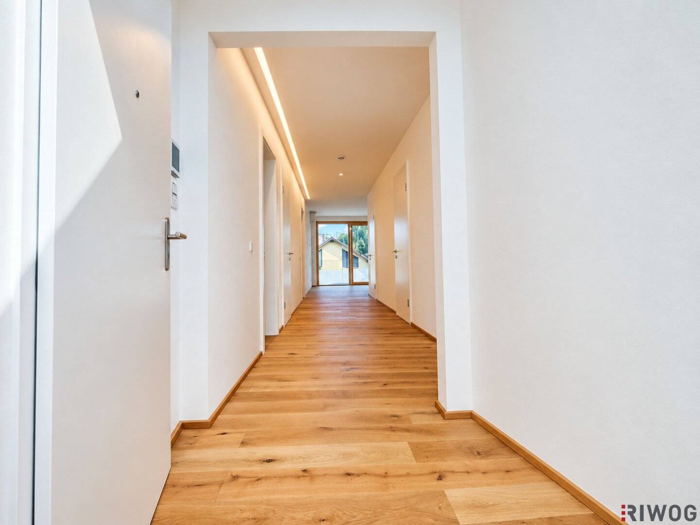 Design penthouse apartment with 2 outdoor areas in a quiet location