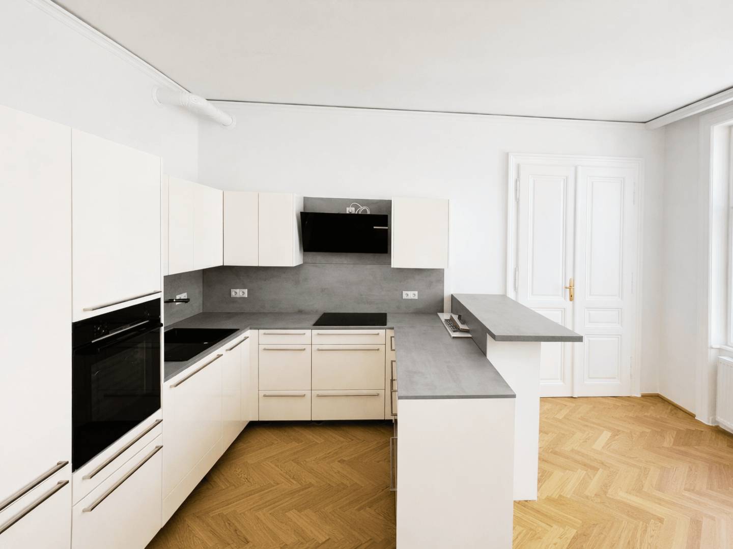 Sanierte Altbauwohnung mit grünem Innenhof und Lift