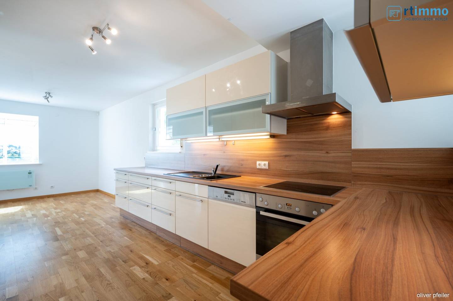 TRAUMAUSSICHT AUF DEN ANNINGER - 4 ZIMMERWOHNUNG MIT GROSSER TERRASSE UND WINTERGARTEN + 2 GARAGENPLÄTZE