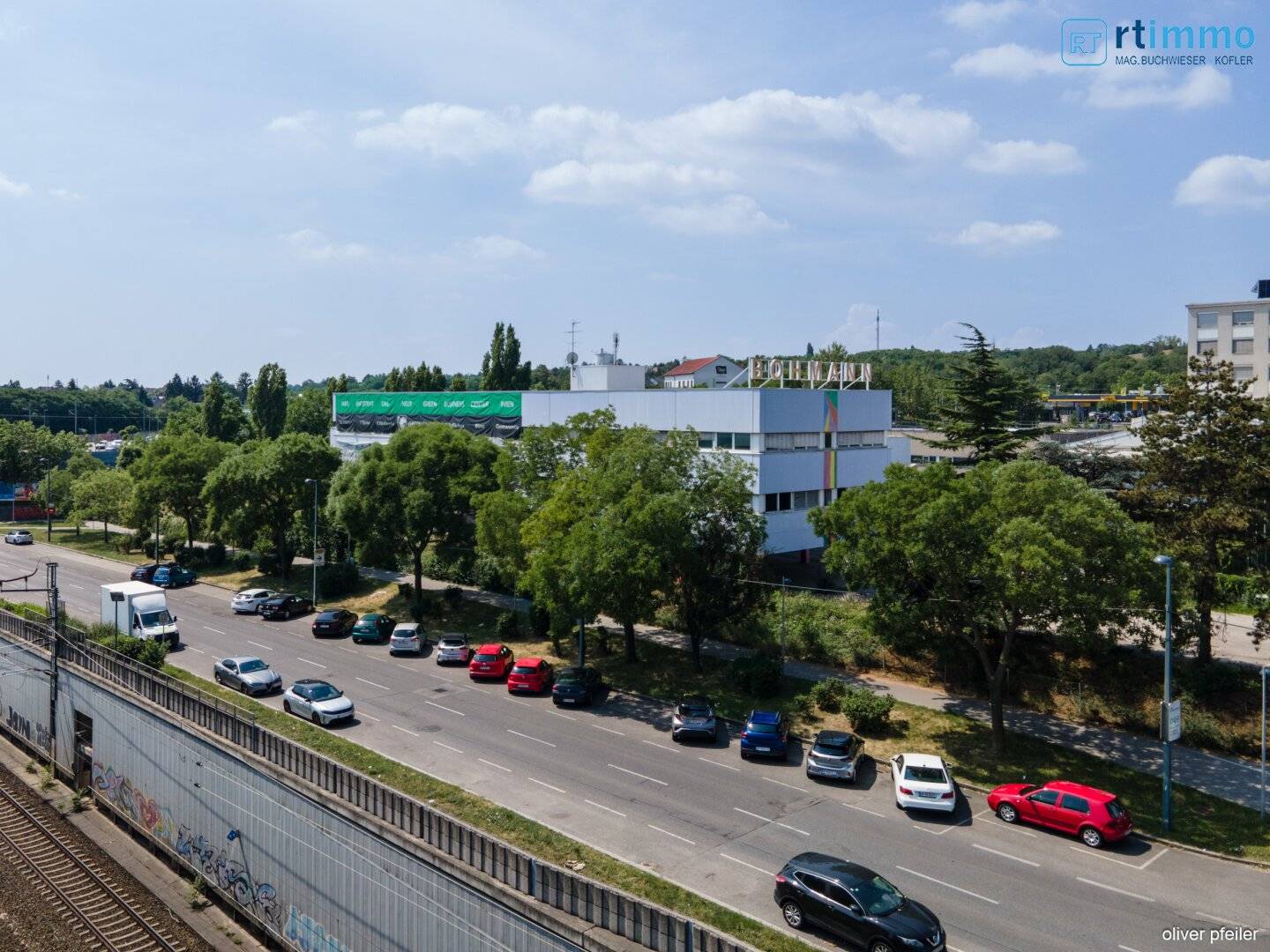 COMMERCIAL PLOT WITH EXISTING BUILDING AND PROJECT PLANNING and Existing Building with High Potential
