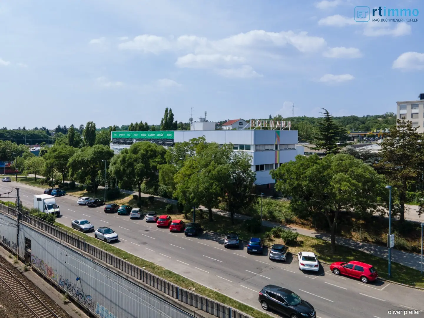 COMMERCIAL PLOT WITH EXISTING BUILDING AND PROJECT PLANNING and Existing Building with High Potential