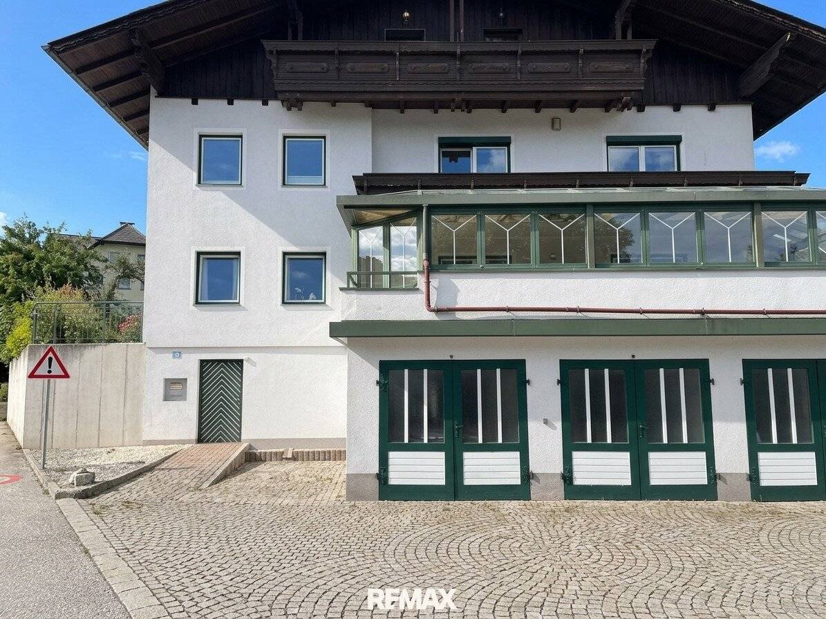 Spacious 4-room apartment in Altmünster, fully renovated with balcony, terrace and garage!