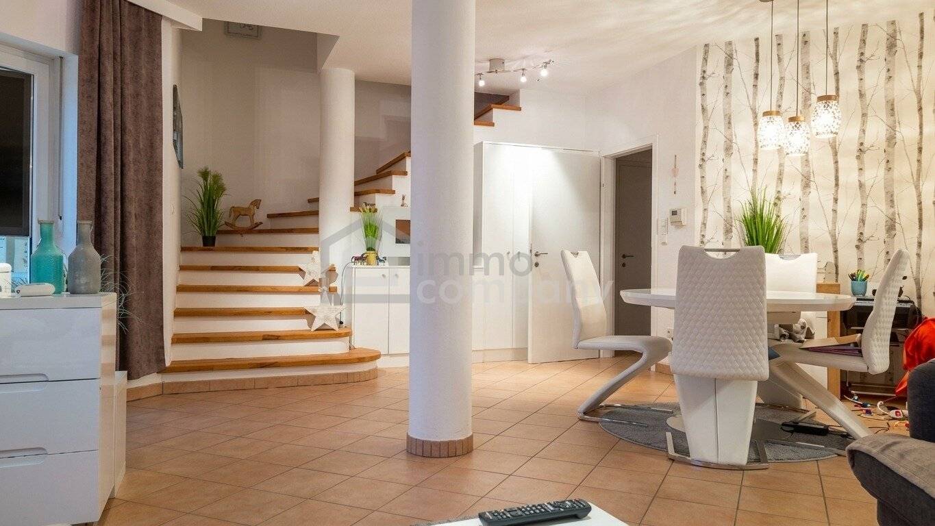 Modernes Mehrgenerationenhaus mit Weideland