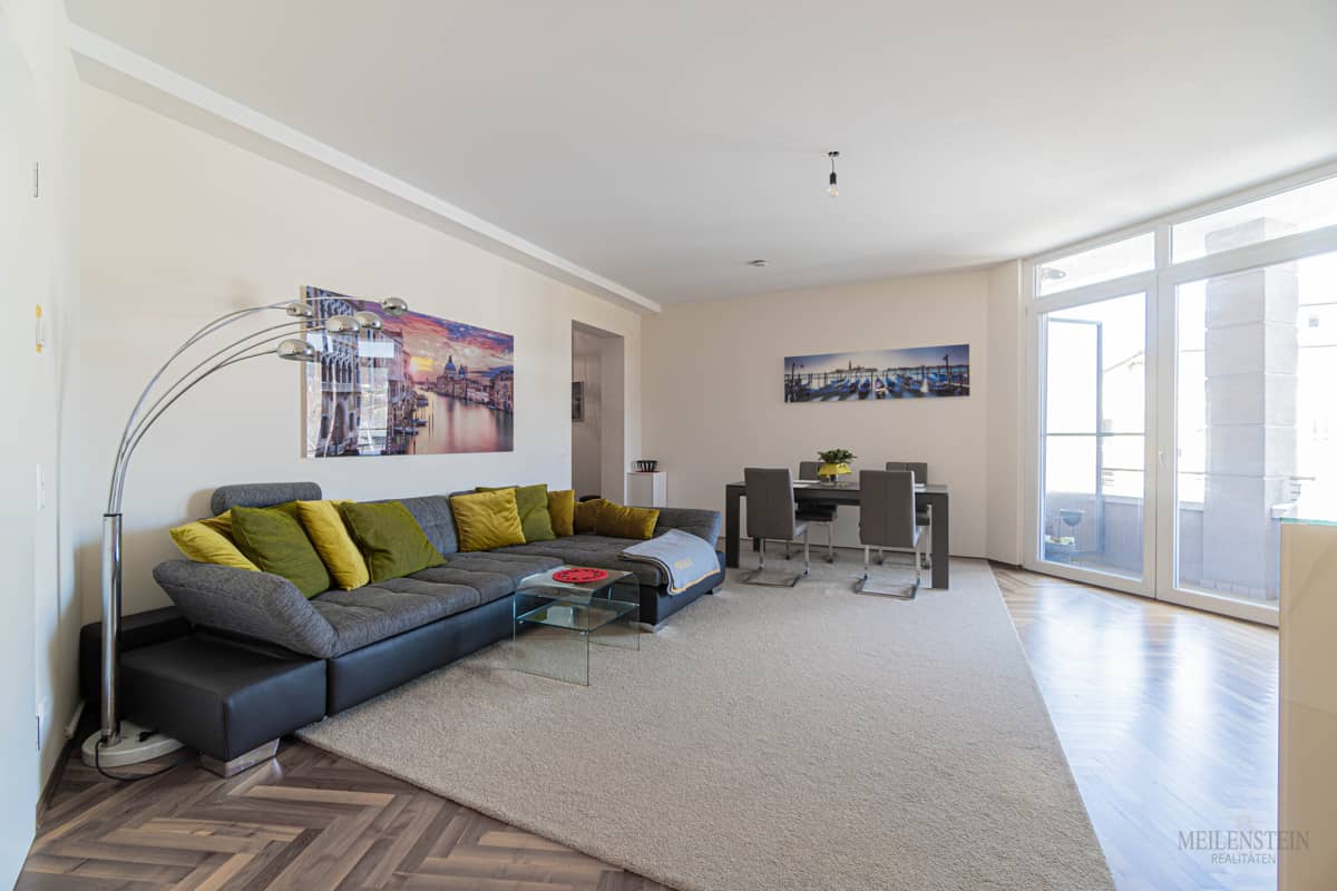 Elegant Wohnung with park view at Gemonaplatz