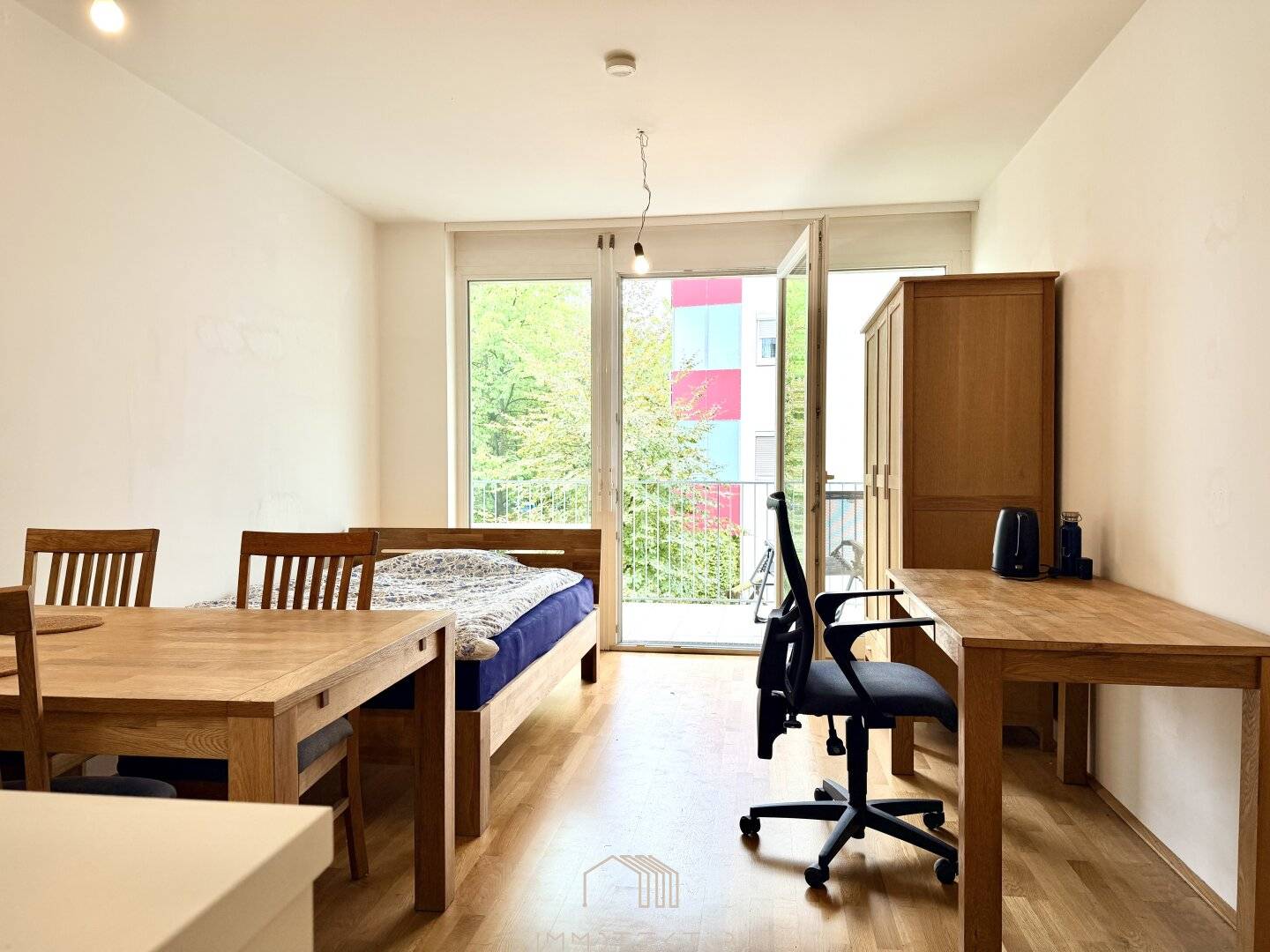 TOP LOCATION: Sunny studio with west balcony and underground garage