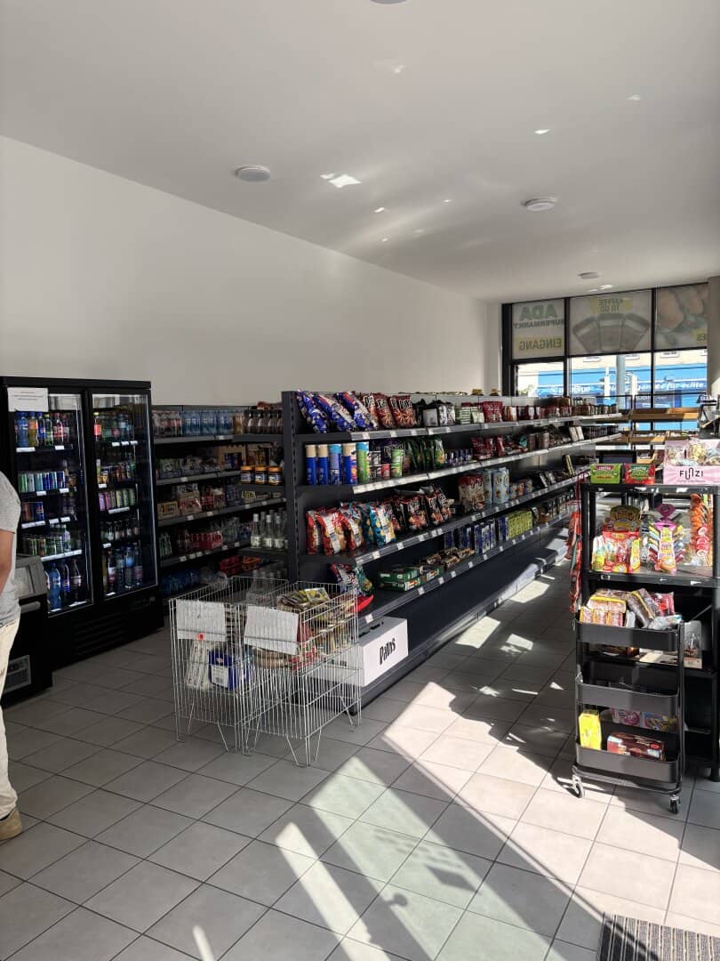 Supermarket with excellent location in 1100 Vienna for rent