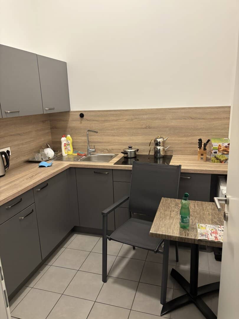 Supermarket with excellent location in 1100 Vienna for rent