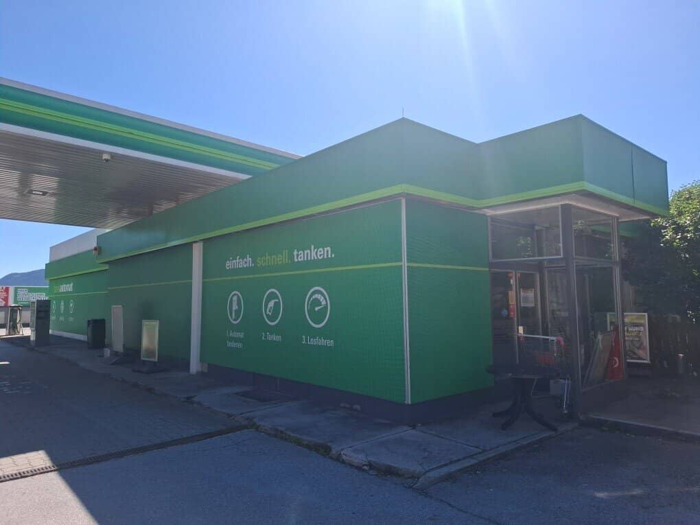 Disused filling station with large plot for sale near Liezen