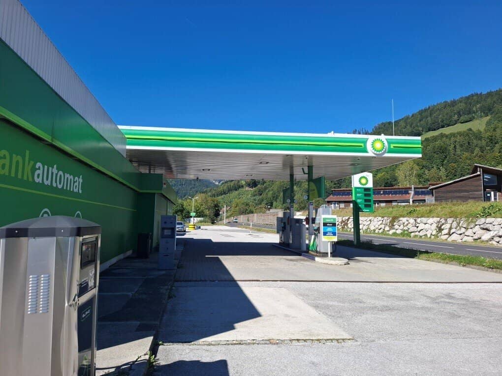 Disused filling station with large plot for sale near Liezen