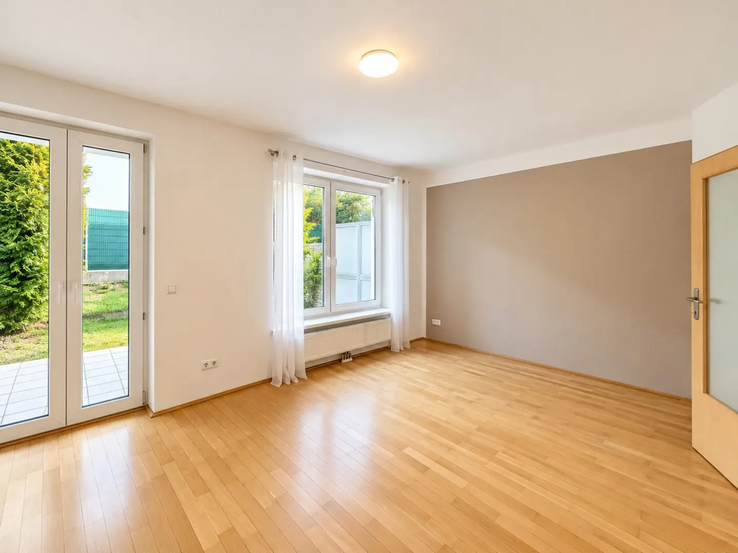 Maisonette mit Reihenhaus-Charakter | Eigengarten, Terrasse, Balkon &amp; Tiefgarage | Nähe Bahnhof Unterkritzendorf