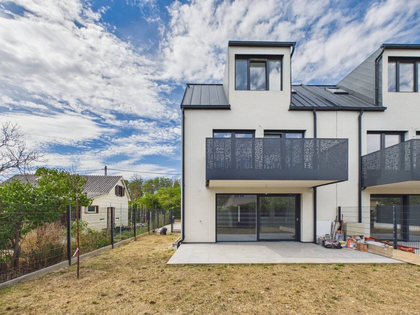 Shell-finish semi-detached house with approx. 152 m² living space | Garden and roof terrace | 1220 Vienna