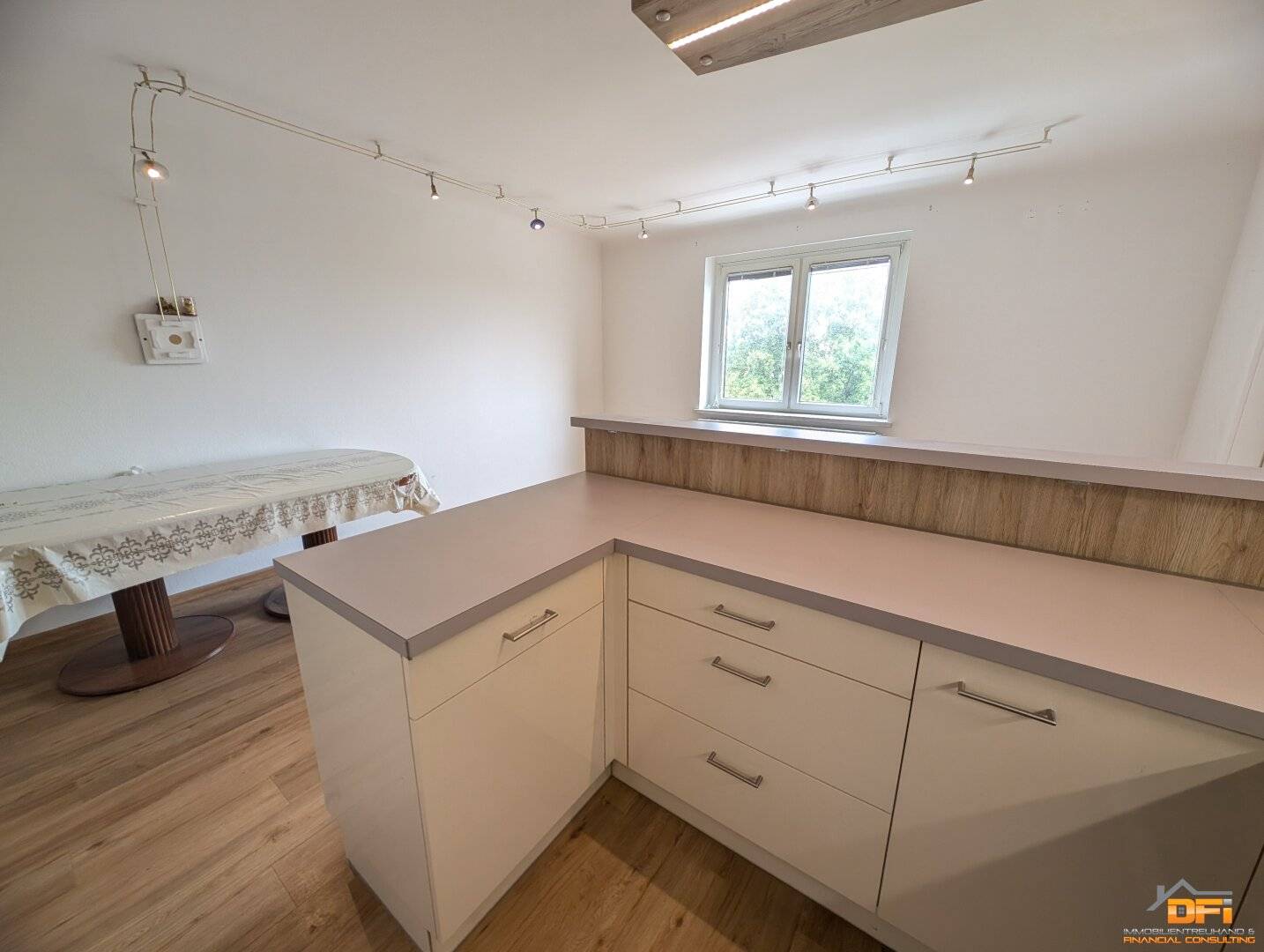 BALCONY DREAM: Well laid out 3-room apartment with large balcony in a central residential location next to Reumannplatz