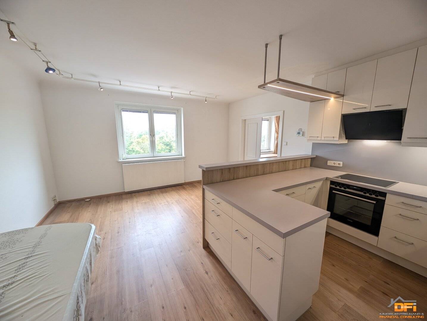 BALCONY DREAM: Well laid out 3-room apartment with large balcony in a central residential location next to Reumannplatz
